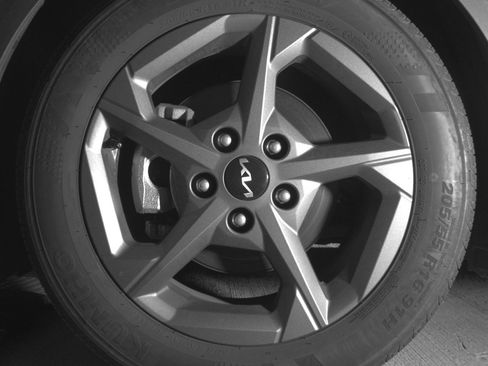 Used 2025 Kia K4 FWD image 12