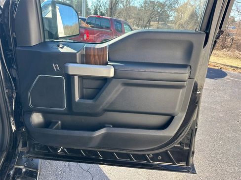 Used 2017 Ford F150 Lariat image 15