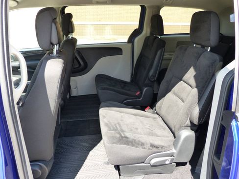 Used 2019 Dodge Grand Caravan SE FWD image 33