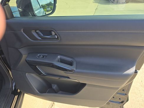 Used 2023 Nissan Pathfinder S FWD image 16