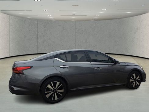 Used 2021 Nissan Altima 2.5 SV w/ SV Premium Package image 5