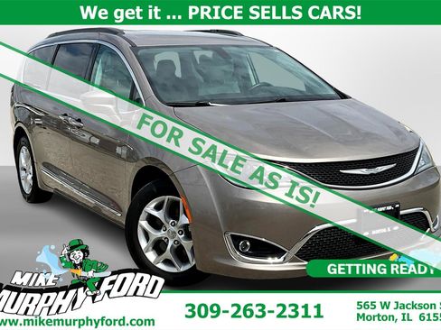 Used 2017 Chrysler Pacifica Touring-L w/ Tire & Wheel Group image 1