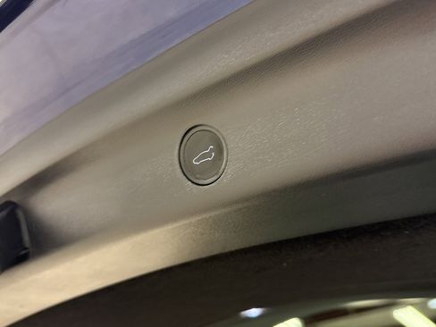 Used 2023 Tesla Model Y Performance image 24