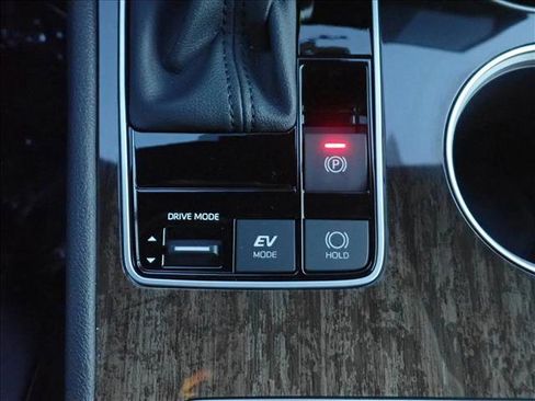 Used 2025 Toyota Sienna Platinum image 24