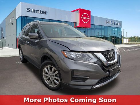 Used 2017 Nissan Rogue SV image 1