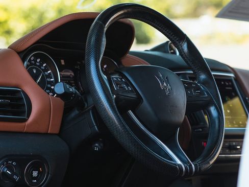 Used 2022 Maserati Levante GT image 33