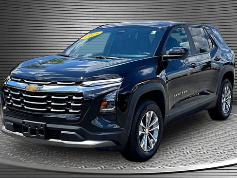 Used 2025 Chevrolet Equinox LT AWD/4WD image 3