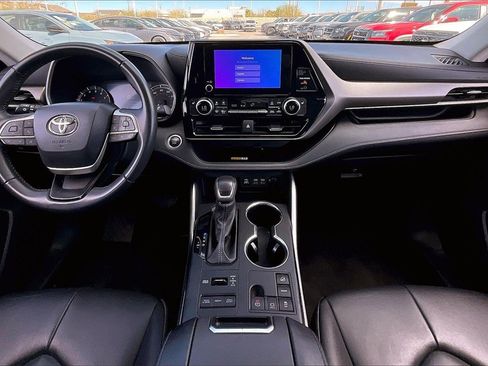 Used 2024 Toyota Highlander XLE image 15