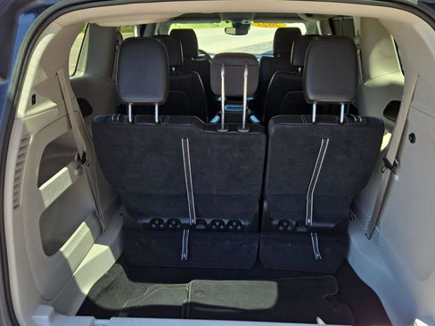 Used 2023 Chrysler Pacifica Touring-L FWD image 25