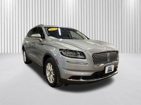 Used 2023 Lincoln Nautilus Reserve AWD/4WD image 2