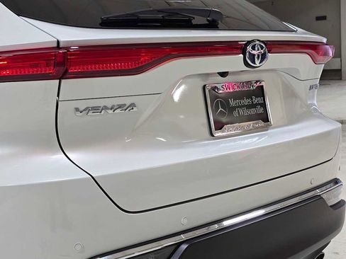 Used 2024 Toyota Venza Limited image 13