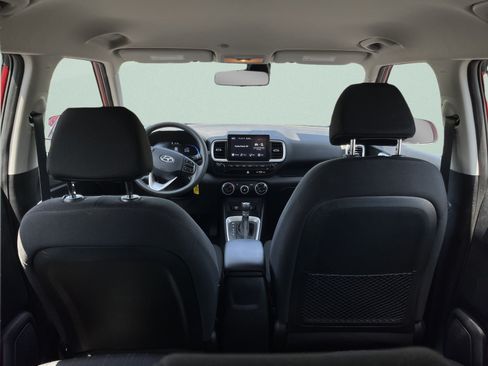 Used 2025 Hyundai Venue SE FWD image 13