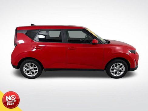 Used 2023 Kia Soul LX w/ LX Technology Package FWD image 2