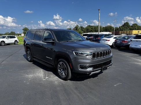 Used 2024 Jeep Wagoneer L Series II w/ Flexible Seating Group RWD image 2