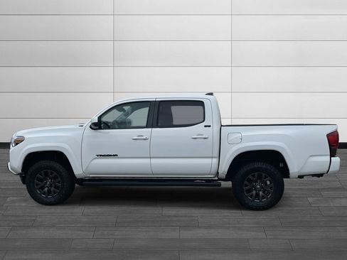 Used 2023 Toyota Tacoma SR5 w/ Technology Package image 2