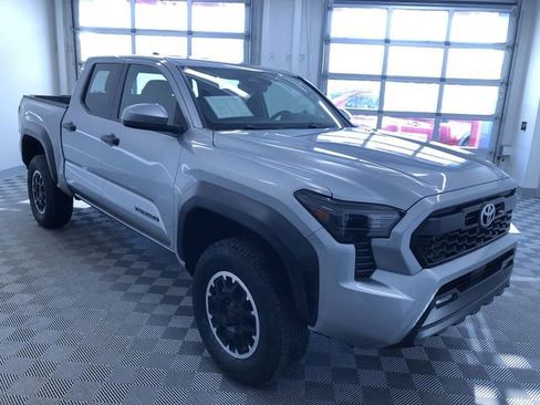 Used 2024 Toyota Tacoma TRD Off-Road image 7