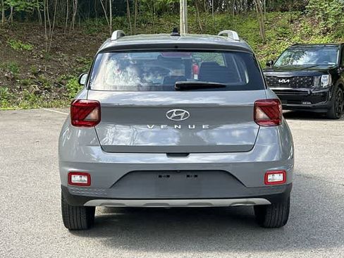 Used 2021 Hyundai Venue SEL w/ Premium Package FWD image 4