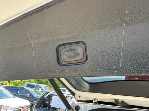 Used 2019 Ford Explorer XLT w/ Equipment Group 202A AWD/4WD image 15