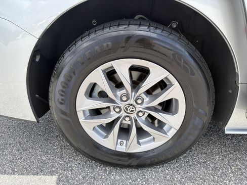Certified 2022 Toyota Sienna LE FWD image 27
