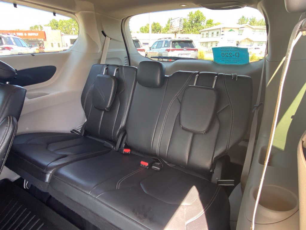 Used 2022 Chrysler Pacifica Touring-L AWD/4WD image 12