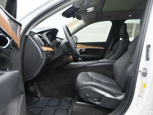 Certified 2024 Volvo XC90 B5 Plus image 12