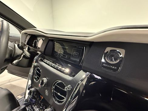 Used 2023 Rolls-Royce Cullinan image 48