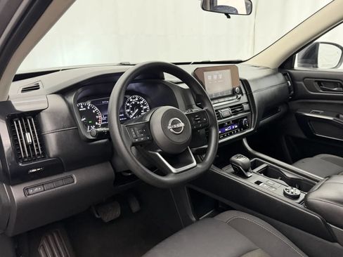 Used 2025 Nissan Pathfinder S AWD/4WD image 10