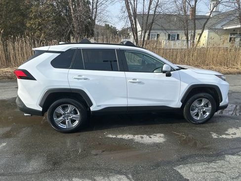 Used 2022 Toyota RAV4 XLE AWD/4WD image 6