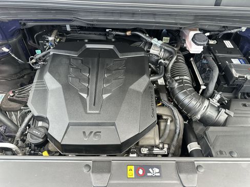Used 2024 Kia Carnival LX FWD image 17