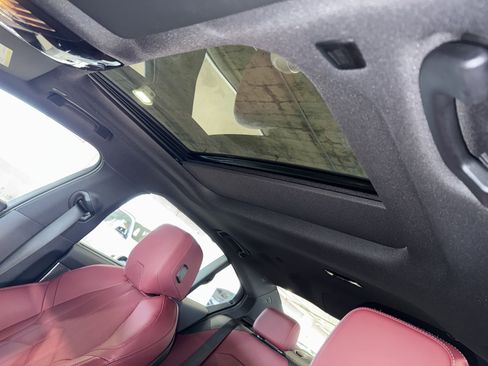 Certified 2025 BMW 530i image 31