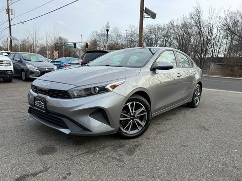 Used 2022 Kia Forte LXS image 3