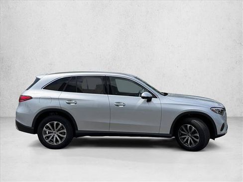 Used 2025 Mercedes-Benz GLC 300 4MATIC image 4