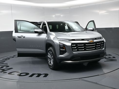 Used 2026 Chevrolet Equinox LT FWD image 23
