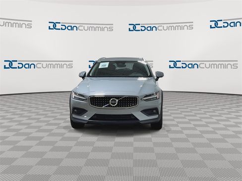 Used 2025 Volvo V60 B5 Cross Country Plus image 4