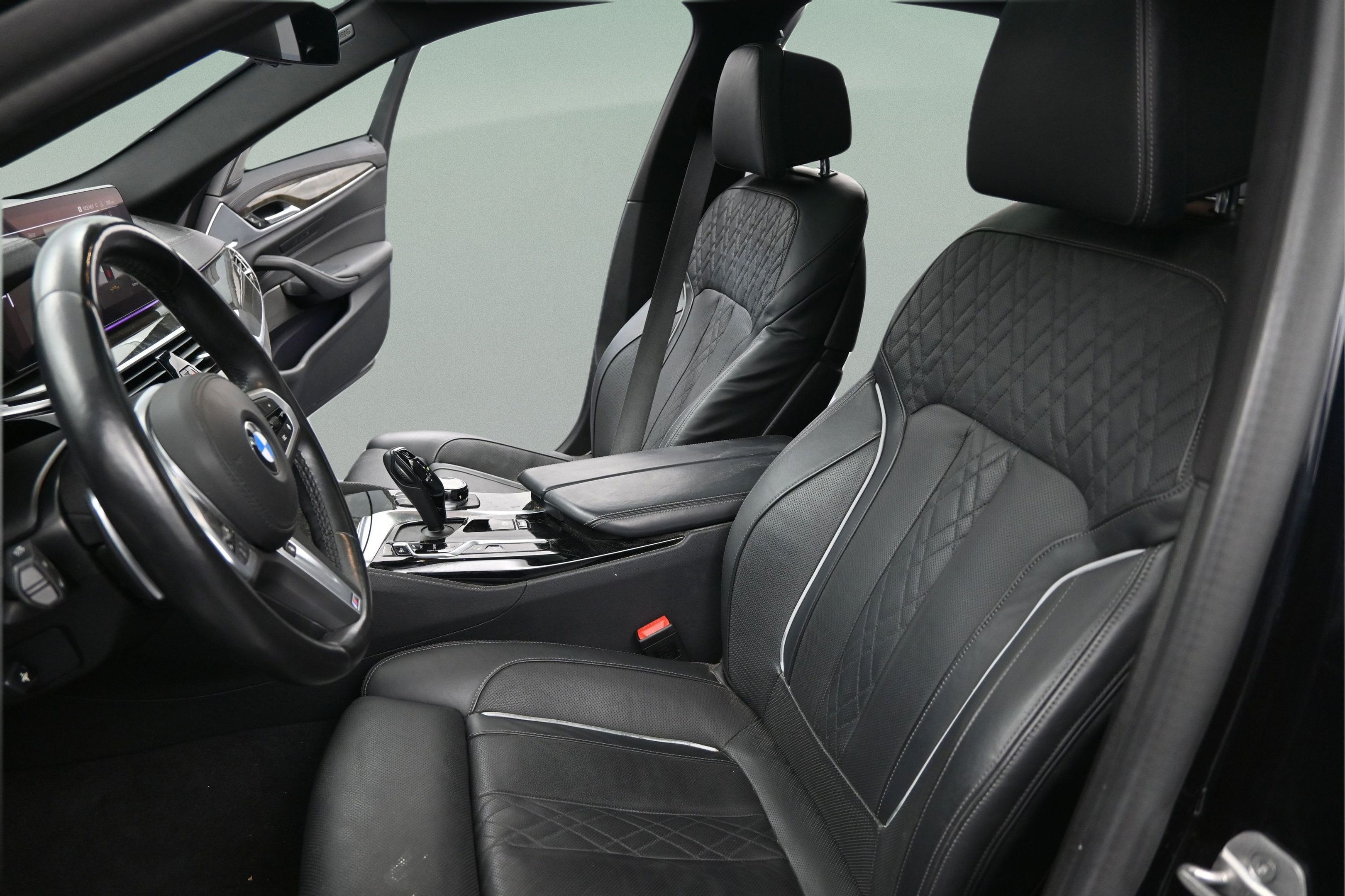 Used 2022 BMW M550i xDrive w/ Dynamic Handling Package AWD/4WD image 23