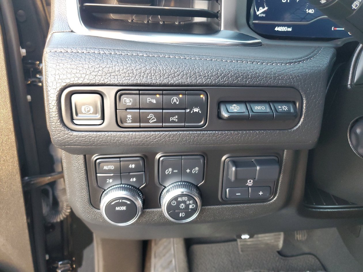 Used 2024 GMC Yukon Denali w/ Advanced Technology Package AWD/4WD image 29