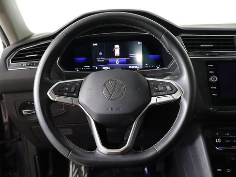 Used 2023 Volkswagen Tiguan SE w/ Panoramic Sunroof Package FWD image 39