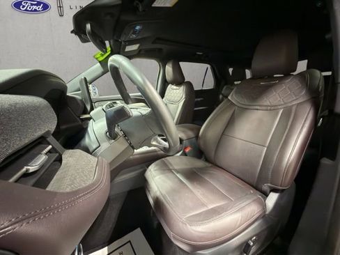 Certified 2025 Ford Explorer Platinum w/ Ultimate Package AWD/4WD image 12