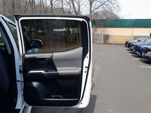 Used 2016 Toyota Tacoma SR5 w/ SR5 Appearance Package (SN) image 35