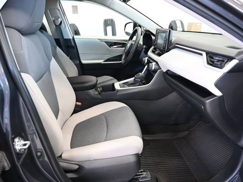 Used 2022 Toyota RAV4 XLE image 11