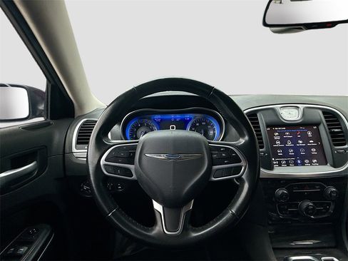 Used 2021 Chrysler 300 Touring w/ Driver Convenience Group image 11