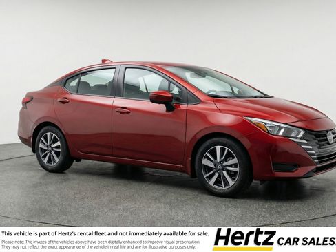 Used 2025 Nissan Versa SV image 1