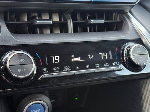 Used 2021 Toyota Venza XLE w/ Carpet Mat Package (TMS) image 17