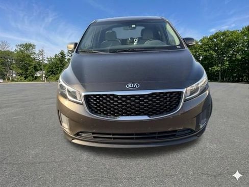 Used 2018 Kia Sedona LX FWD image 3