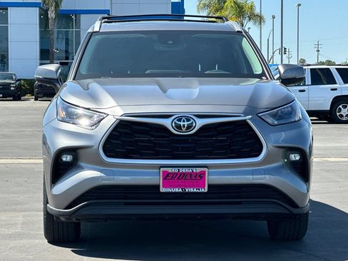 Used 2025 Toyota Highlander XLE AWD/4WD image 10