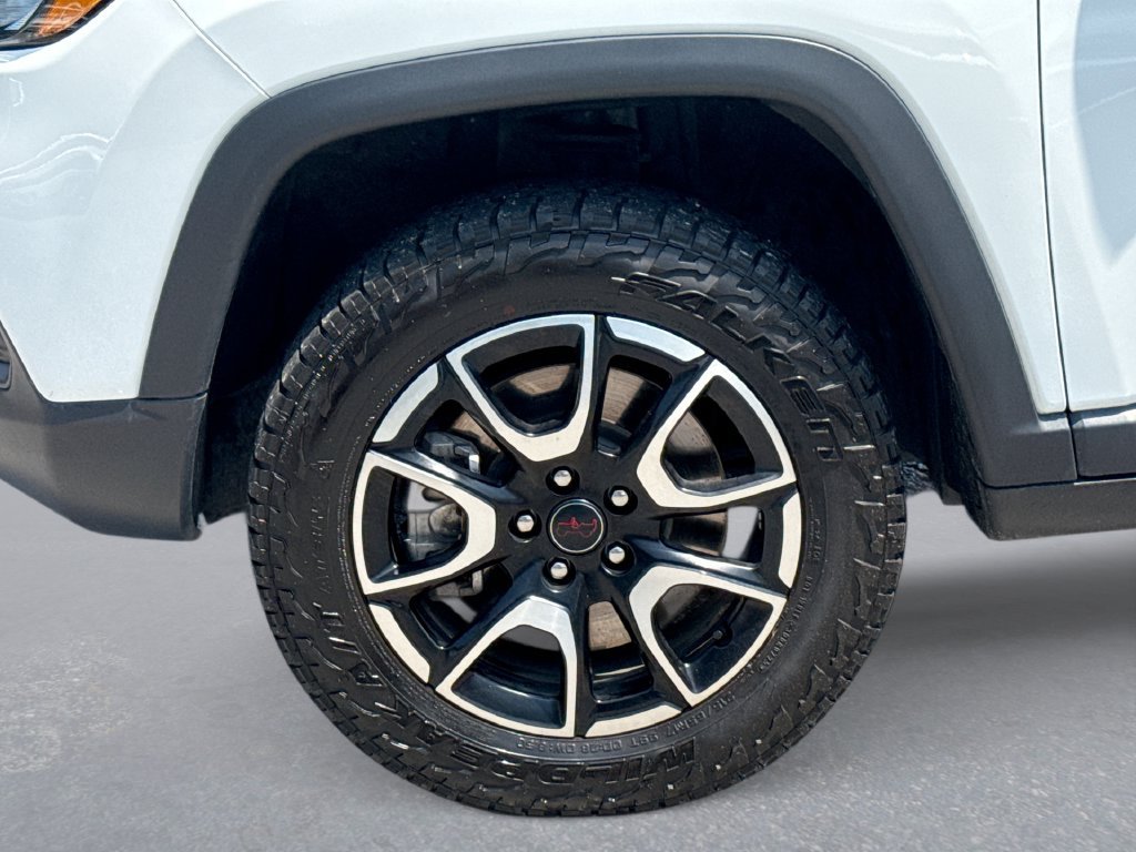 Used 2025 Jeep Compass Trailhawk AWD/4WD image 18