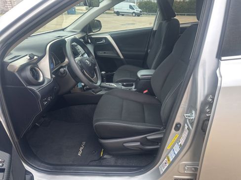 Used 2015 Toyota RAV4 XLE AWD/4WD image 3