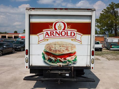 Used 2005 Ford E-350 and Econoline 350 Super Duty image 6