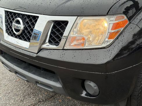 Used 2019 Nissan Frontier SV image 6
