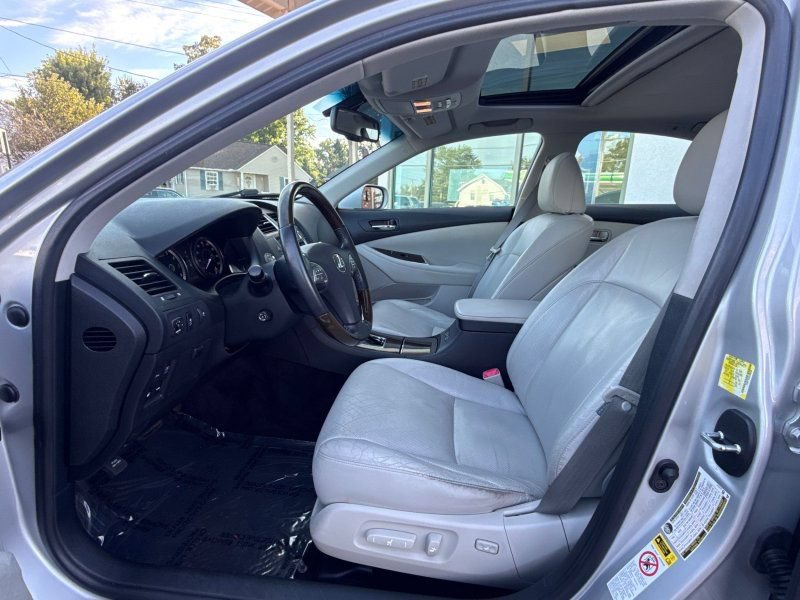 Used 2010 Lexus ES 350 w/ Preferred Accessory Package FWD image 11
